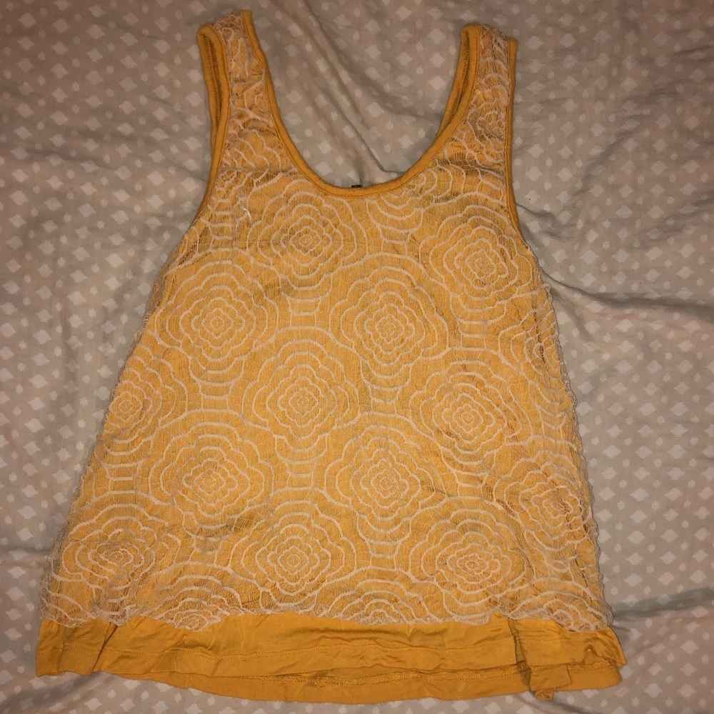 🌻yellow and lace tank top size medium